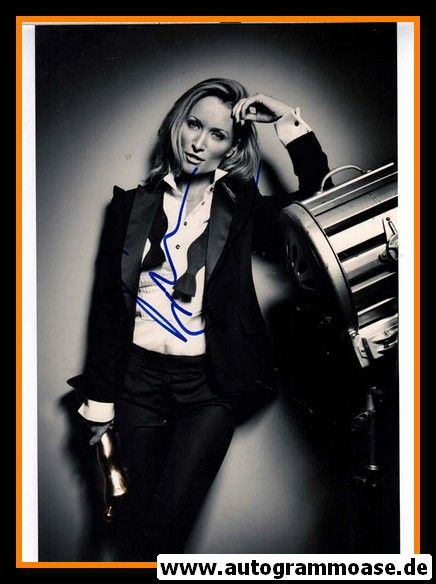 Autogramm Film (UK) | Victoria SMURFIT | 2000er Foto (Portrait SW)