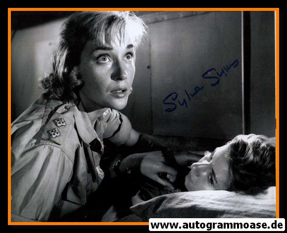 Autogramm Film (UK) | Sylvia SYMS | 1958 Foto "Ice-Cold In Alex"