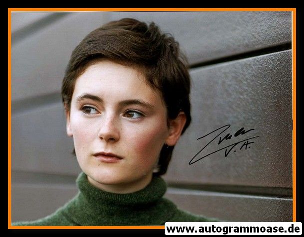 Autogramm Film | Lea VAN ACKEN | 2000er Foto (Portrait Color XL)