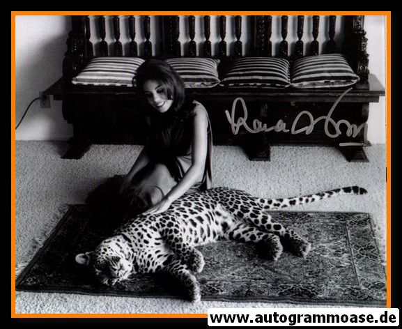 Autogramm Film (USA) | Lana WOOD | 1970er Foto (Portrait SW mit Leopard)