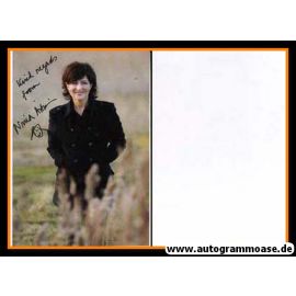 Autogramm Musik (Finnland) | Nina ASTRÖM | 2000er Foto (Portrait Color)