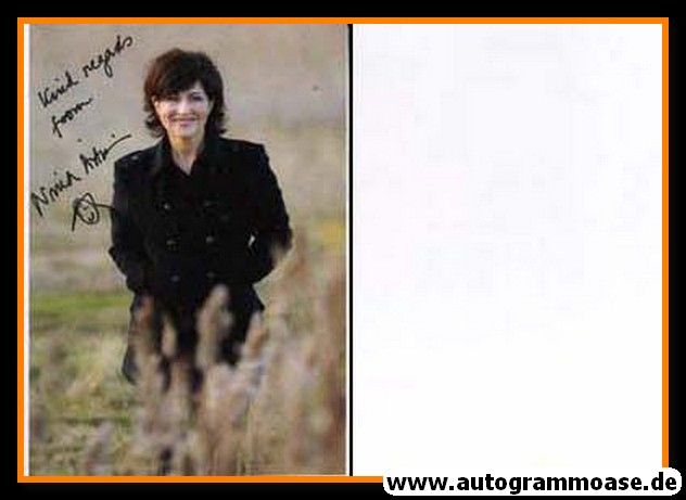 Autogramm Musik (Finnland) | Nina ASTRÖM | 2000er Foto (Portrait Color)