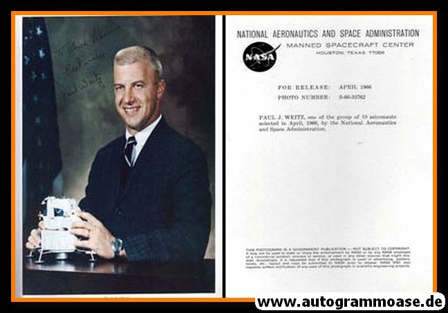 Autogramm Raumfahrt (NASA) | Paul J. WEITZ | 1966 (Portrait Color XL)