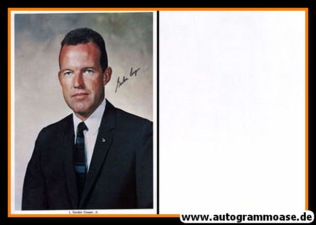 Autogramm Raumfahrt (NASA) | L. Gordon COOPER | 1960er Druck (Portrait Color XL)