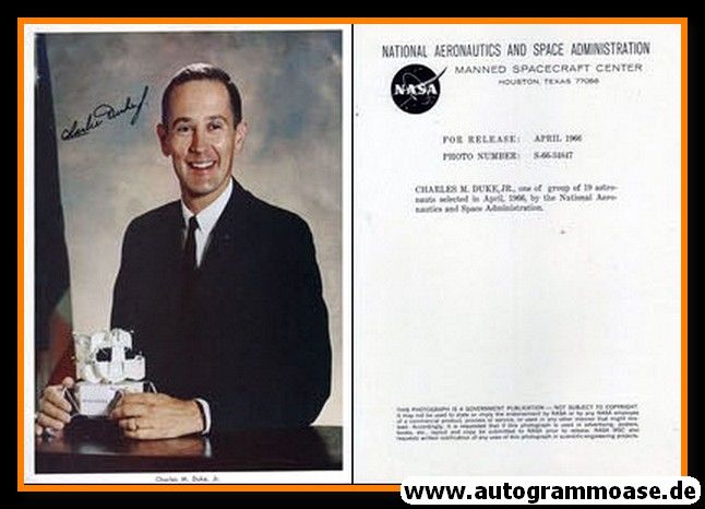 Autogramm Raumfahrt (NASA) | Charles M. DUKE | 1966 Druck (Portrait Color XL)