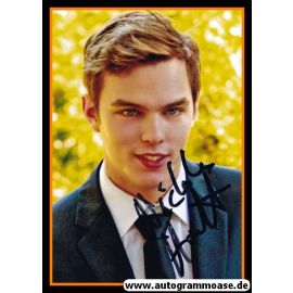 Autogramm Film (UK) | Nicholas HOULT | 2010er Foto (Portrait Color)