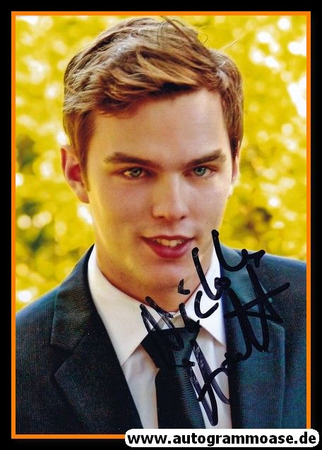 Autogramm Film (UK) | Nicholas HOULT | 2010er Foto (Portrait Color)