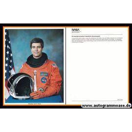 Autogramm Raumfahrt (NASA) | John E. BLAHA | 1970er Druck (Portrait Color XL)