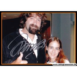 Autogramm Wrestling | Mick FOLEY | 2000er Foto (Portrait Color mit Fan)