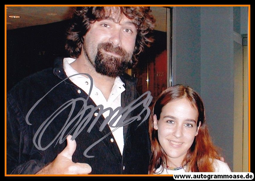 Autogramm Wrestling | Mick FOLEY | 2000er Foto (Portrait Color mit Fan)