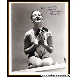 Autogramm Film (USA) | Taina ELG | 1950er Foto (Portrait SW XL mit Hund)