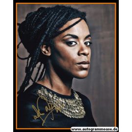 Autogramm Rap (USA) | AKUA NARU | 2010er Foto (Portrait Color XL)