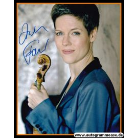 Autogramm Violine (DE) | Isabelle FAUST | 2010er Foto (Portrait Color XL)