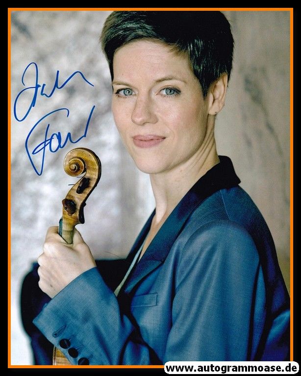 Autogramm Violine (DE) | Isabelle FAUST | 2010er Foto (Portrait Color XL)