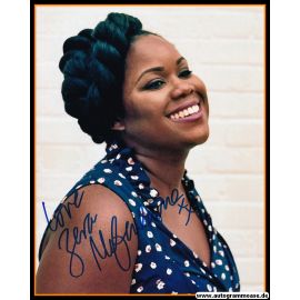 Autogramm Jazz (UK) | Zara McFARLANE | 2020er Foto (Portrait Color XL)