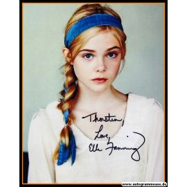 Autogramm Film (USA) | Elle FANNING | 2010er Foto (Portrait Color XL)