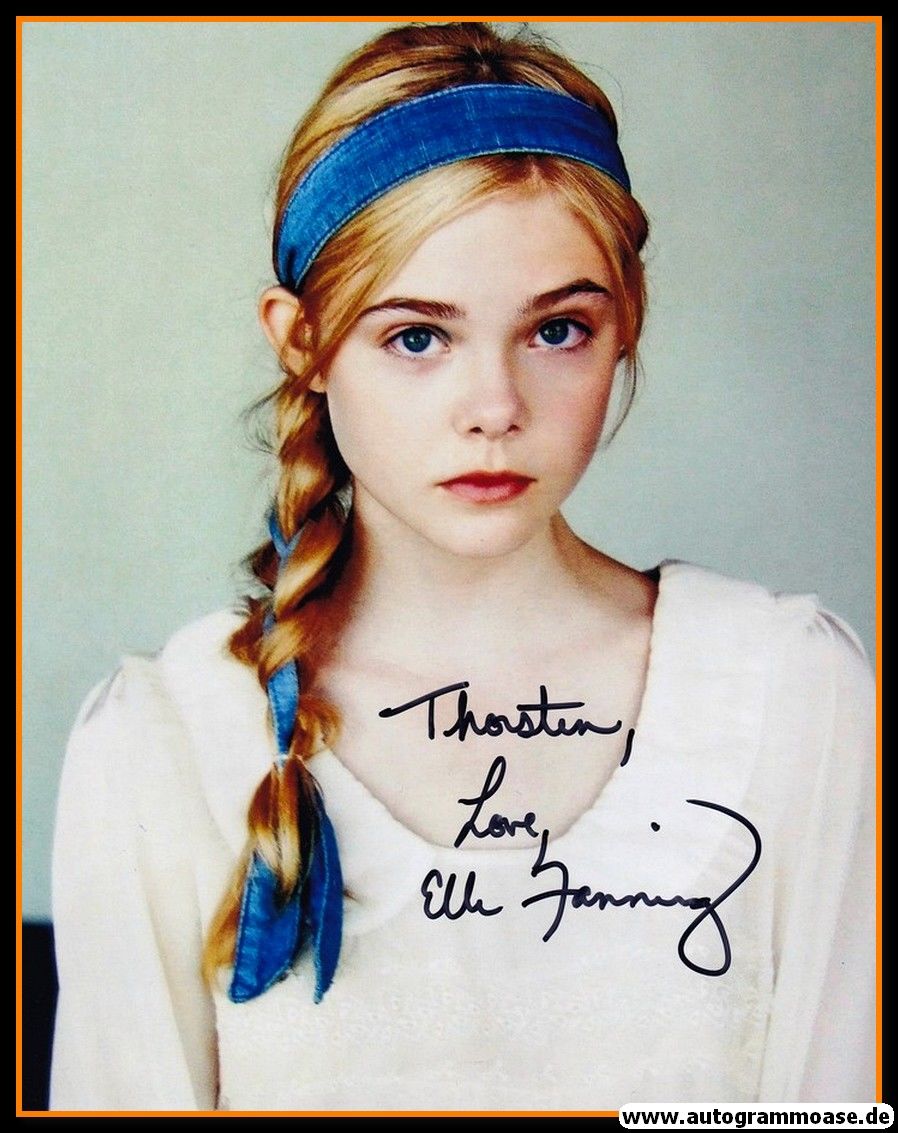 Autogramm Film (USA) | Elle FANNING | 2010er Foto (Portrait Color XL)