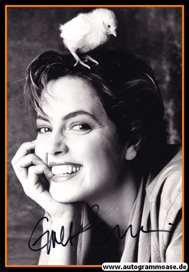 Autogramm Film (Italien) | Greta SCACCHI | 2000er Foto (Portrait SW mit Küken)