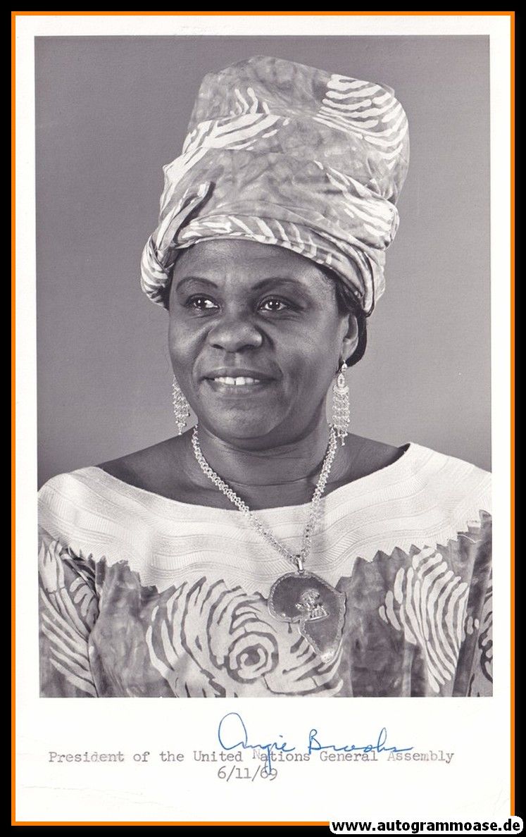 Autogramm Politik (Liberia) | Angie E. BROOKS | Präsidentin UNGA | 1960er (Portrait SW M)