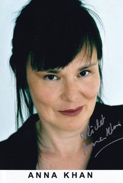 Autogramm Schauspieler | Anna KHAN | 2010er Foto (Portrait Color) 