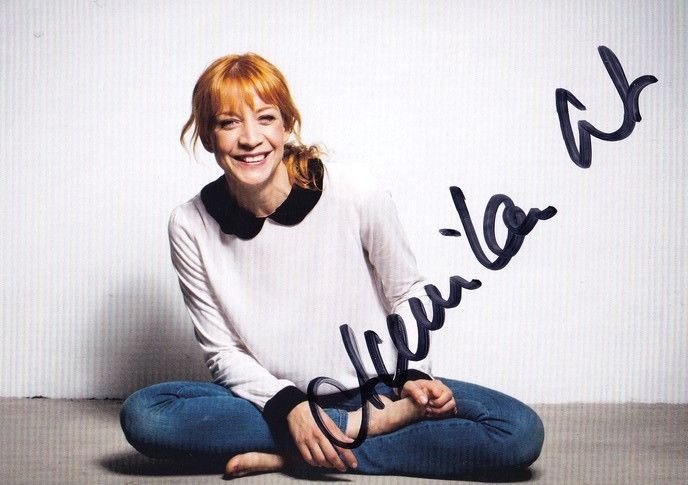 Autogramm Schauspieler | Annika ERNST | 2010er Foto (Portrait Color)