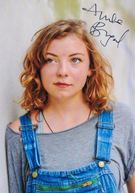 Autogramm Schauspieler | Amber BONGARD | 2010er Foto (Portrait Color)