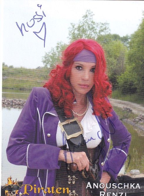 Autogramm Schauspieler | Anouschka RENZI | 2016 (Portrait Color) Piraten