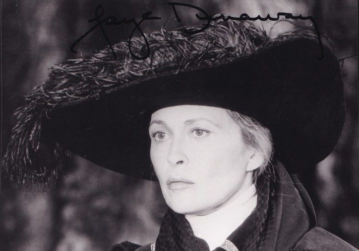 Autogramm Film (USA) | Faye DUNAWAY | 1980er Foto (Portrait SW Hut)
