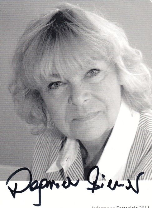 Autogramm Schauspieler | Dagmar BIENER | 2011 (Portrait SW) Jedermann