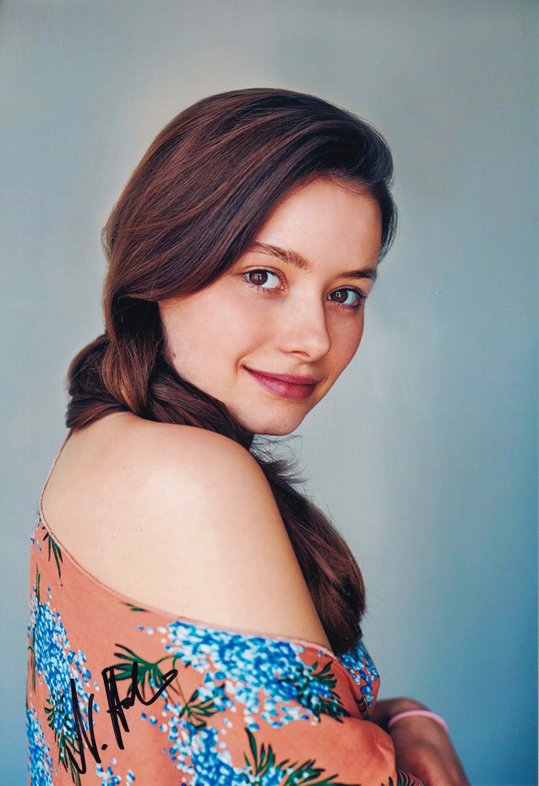 Autogramm Schauspieler | Nastassja REVVO | 2010er Foto (Portrait Color XL)