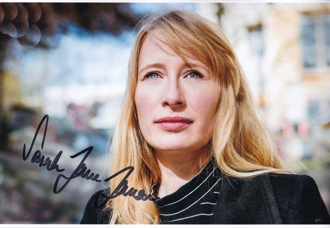 Autogramm Schauspieler | Sarah-Jane JANSON | 2010er Foto (Portrait Color XL)
