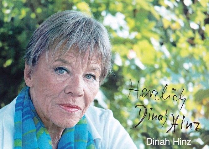 Autogramm Schauspieler | Dinah HINZ | 2010er (Portrait Color)