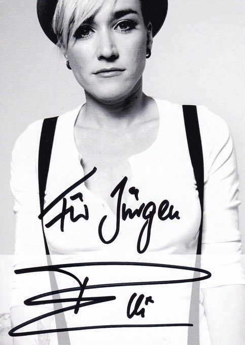 Autogramm Pop | Elli ERL | 2010er (Portrait SW Kleider) DSDS