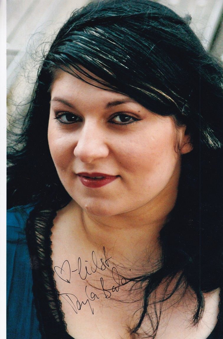 Autogramm Schauspieler | Tanja BAHMANI | 2010er Foto (Portrait Color XL)