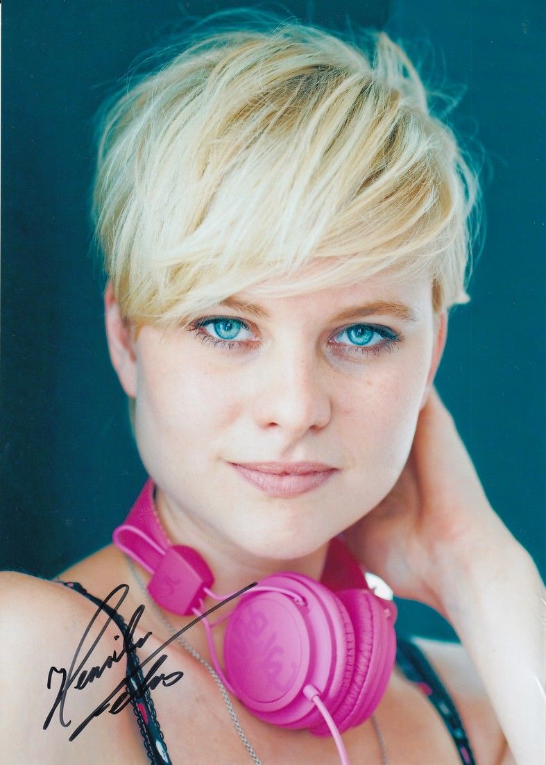 Autogramm Schauspieler | Henrike FEHRS | 2010er Foto (Portrait Color XL)