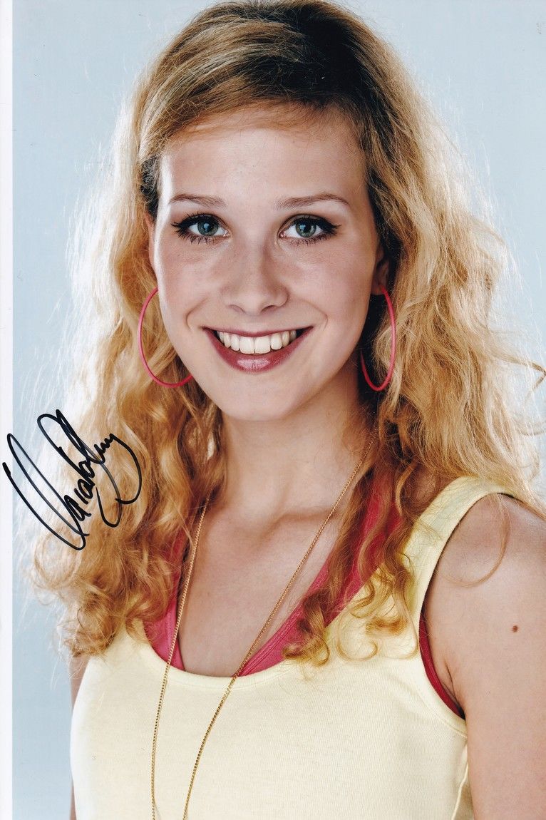 Autogramm Schauspieler | Clara DOLNY | 2010er Foto (Portrait Color XL)