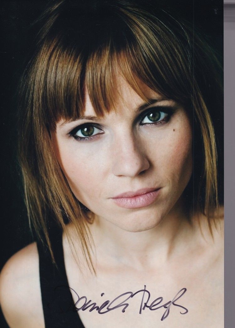 Autogramm Schauspieler | Daniela PREUSS | 2010er Foto (Portrait Color XL) 2