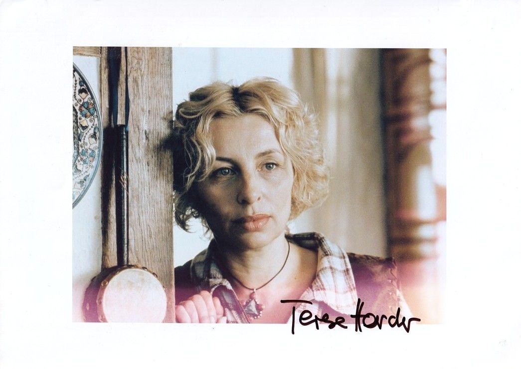Autogramm Schauspieler | Teresa HARDER | 2001 (Portrait Color XL) Tatort - Bestien