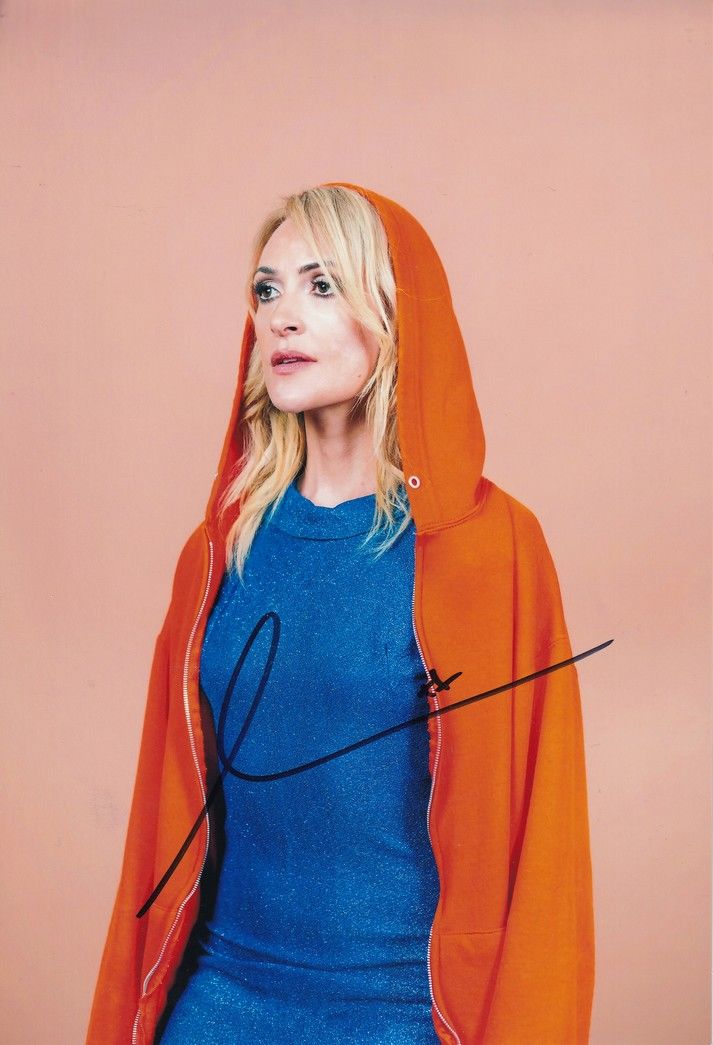 Autogramm Pop (Kanada) | Emily HAINES | 2010er Foto (Portrait Color XL)