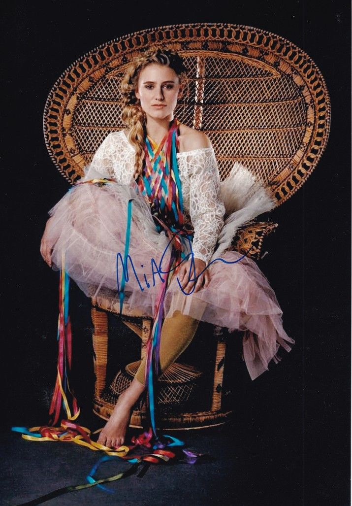 Autogramm Pop | Mia DIEKOW | 2012 Foto "Black Beauty" (Portrait Color) XL