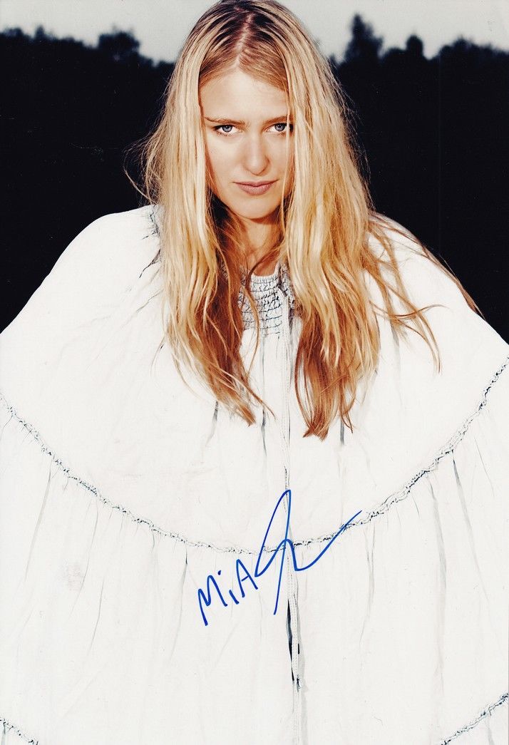 Autogramm Pop | Mia DIEKOW | 2010er Foto (Portrait Color XL)