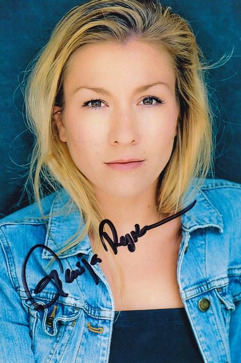 Autogramm Schauspieler | Genija RYKOVA | 2010er Foto (Portrait Color) 1