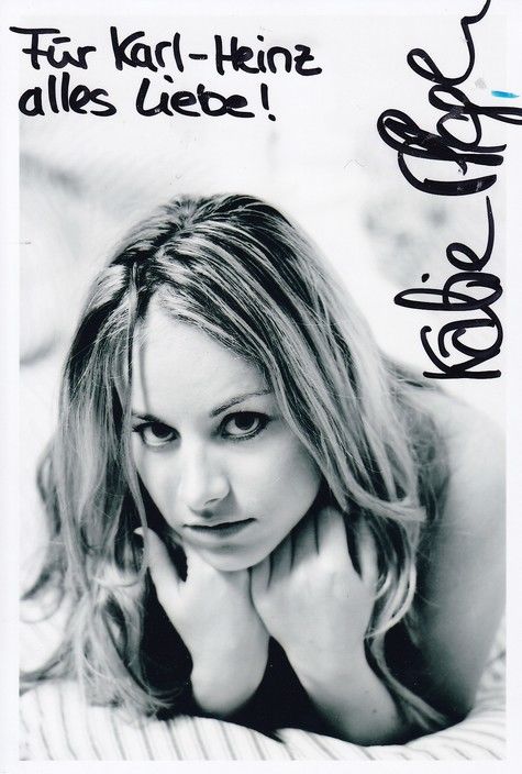 Autogramm Schauspieler | Katie PFLEGHAR | 2010er Foto (Portrait SW)
