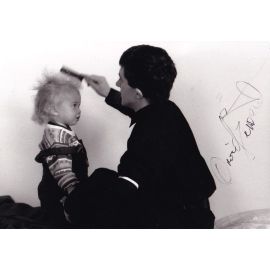 Autogramm Schauspieler | David BENNENT | 1990er Foto (Portrait SW mit Baby)