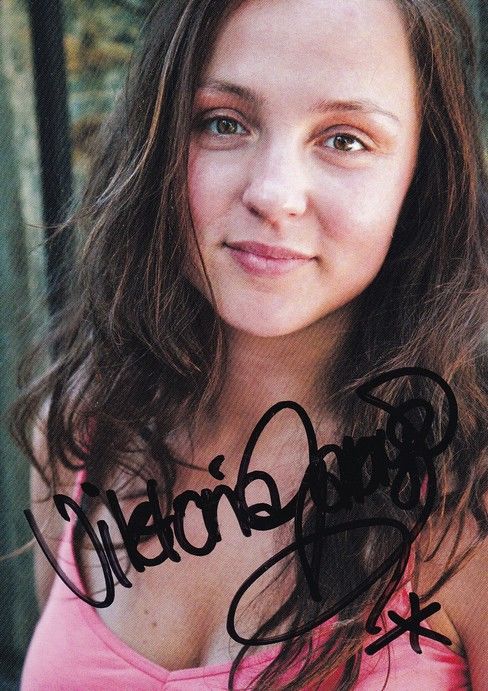 Autogramm Schauspieler | Viktoria GABRYSCH | 2011 (Portrait Color) Playmaids