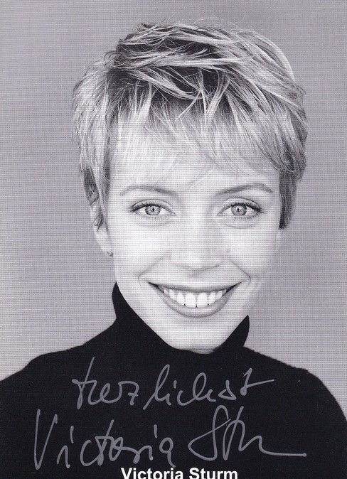 Autogramm Schauspieler | Victoria STURM | 2000er (Portrait SW)