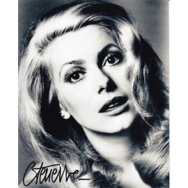 Autogramm Film (Frankreich) | Catherine DENEUVE | 1970er (Portrait SW XL)