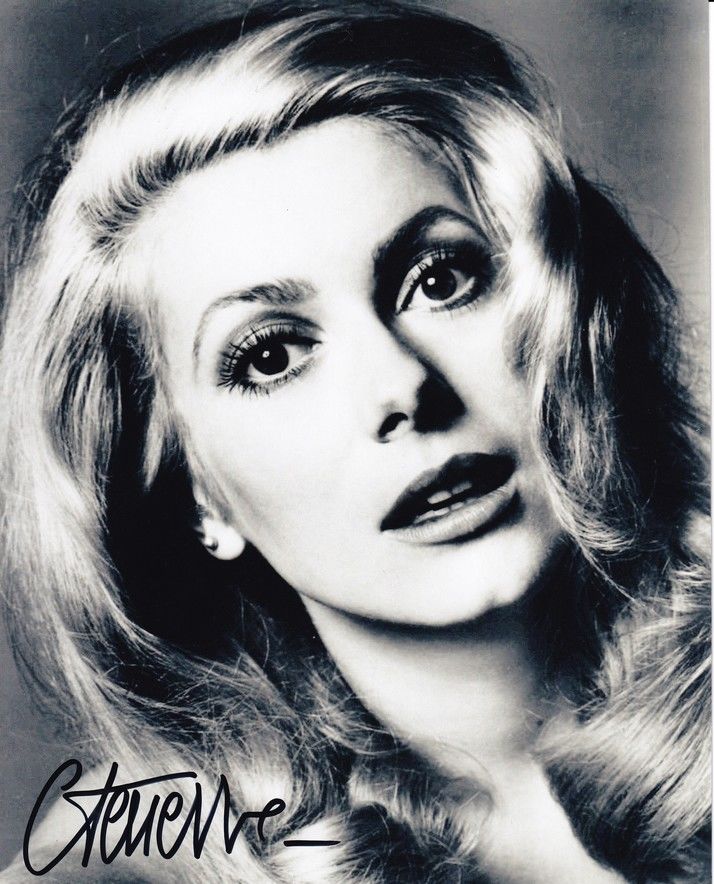 Autogramm Film (Frankreich) | Catherine DENEUVE | 1970er (Portrait SW XL)