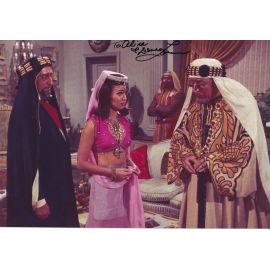 Autogramm Film (USA) | Donna LOREN | 1967 "The Monkees" (Filmszene Color XL) 1