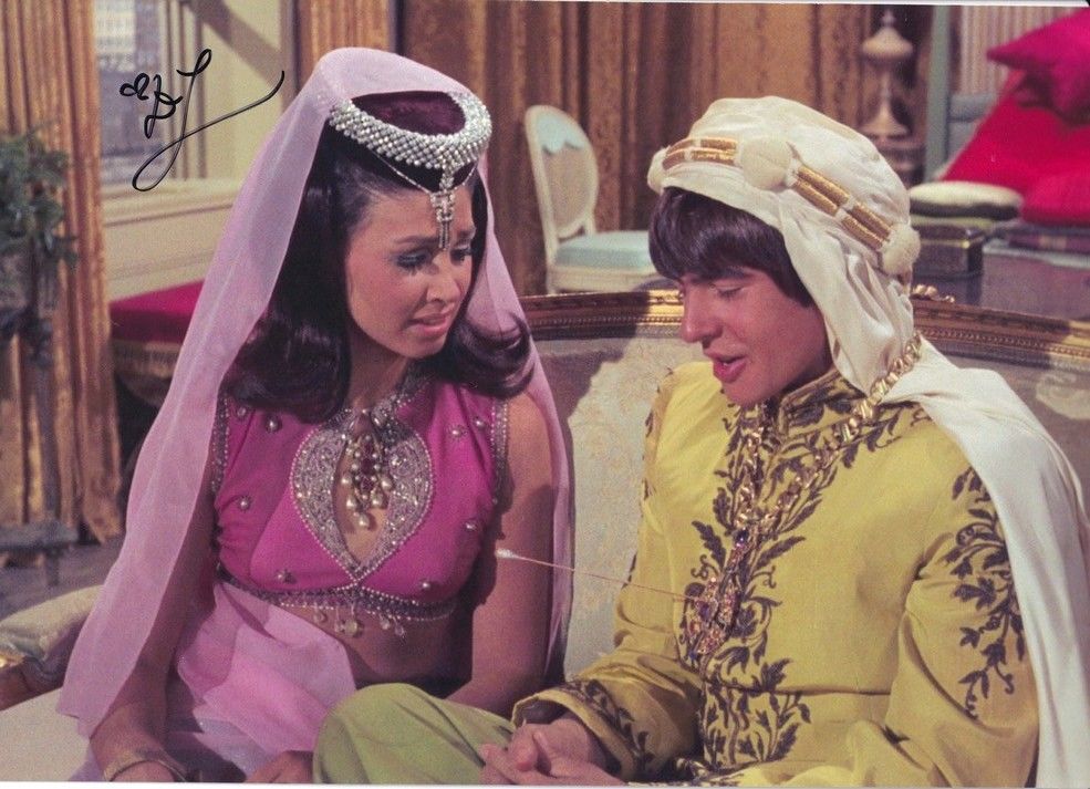 Autogramm Film (USA) | Donna LOREN | 1967 "The Monkees" (Filmszene Color XL) 2